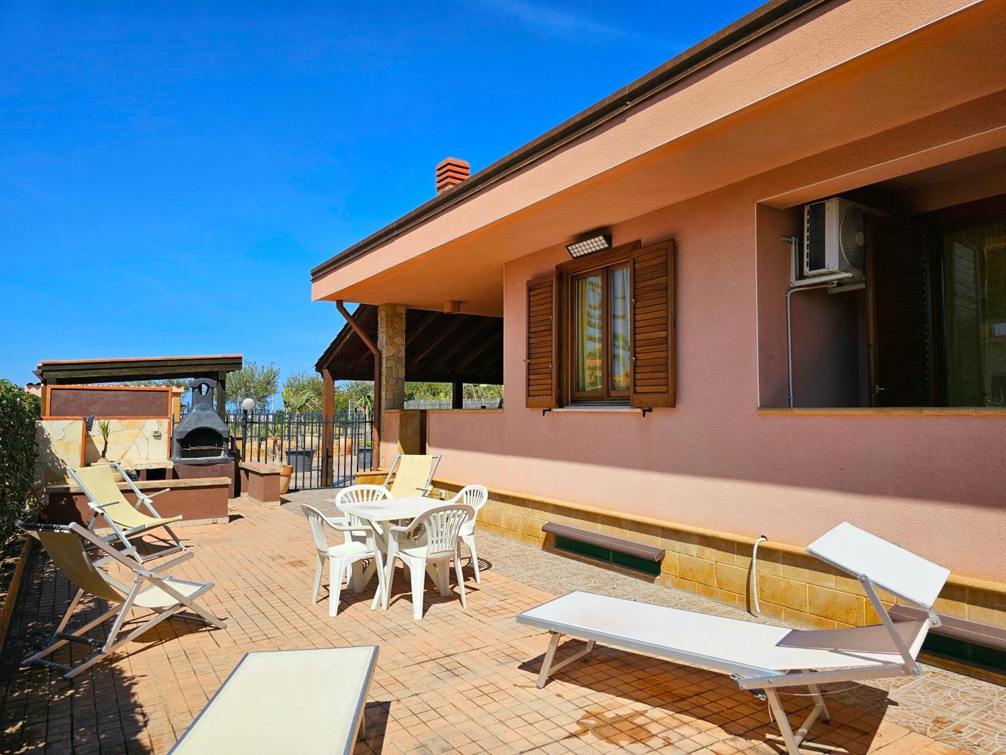 Costa Mediterranea Holiday Homes Кампофеличе ди Рокела Екстериор снимка