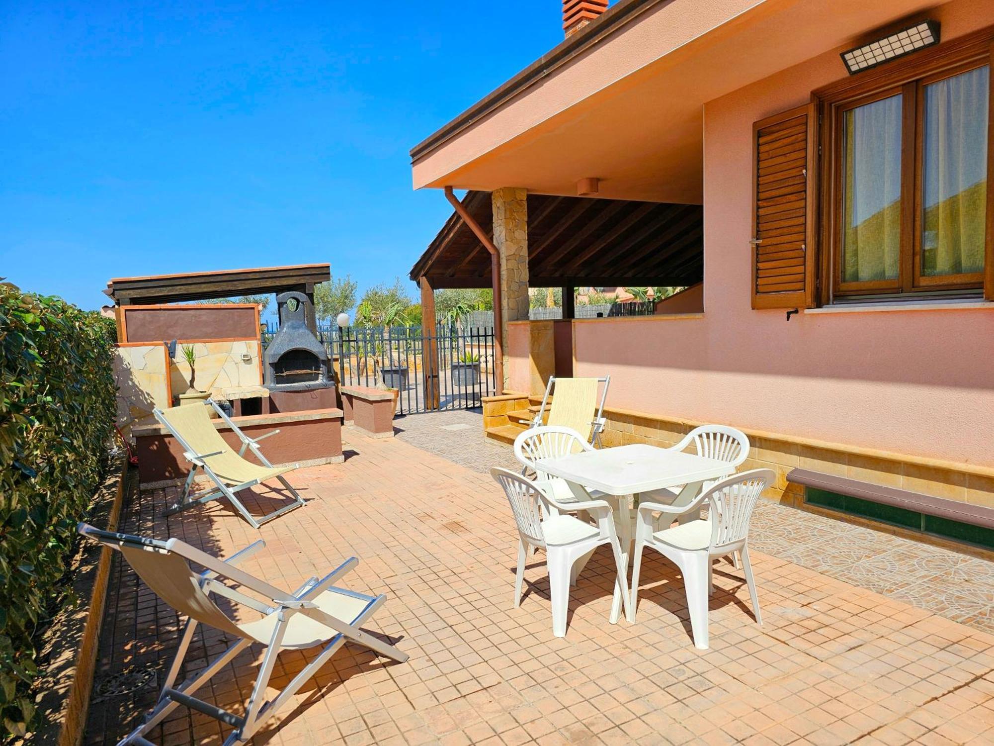 Costa Mediterranea Holiday Homes Кампофеличе ди Рокела Екстериор снимка