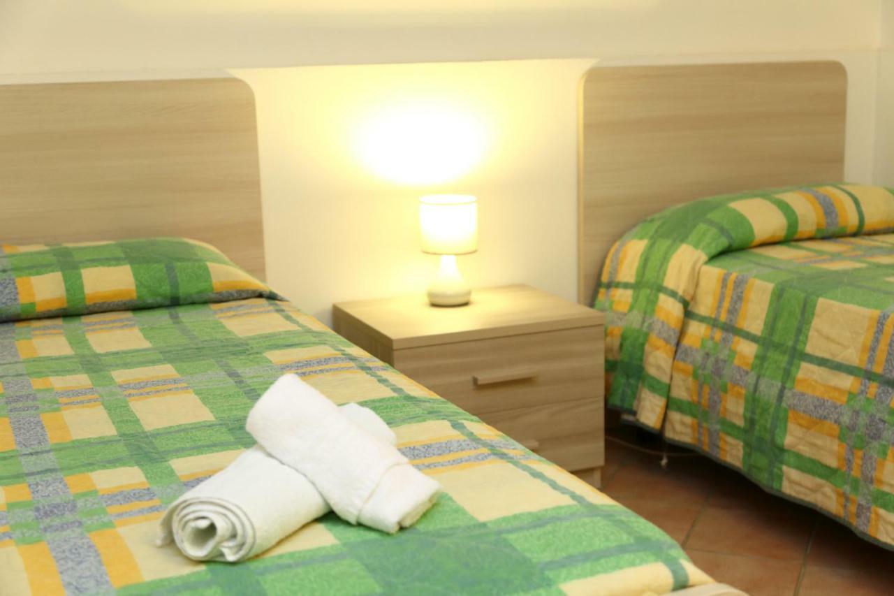 Costa Mediterranea Holiday Homes Кампофеличе ди Рокела Екстериор снимка